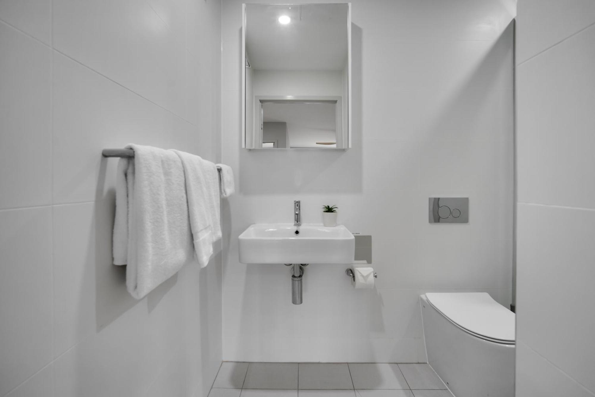 Belmoral Corporate Suites (Adults Only) Townsville Exterior photo