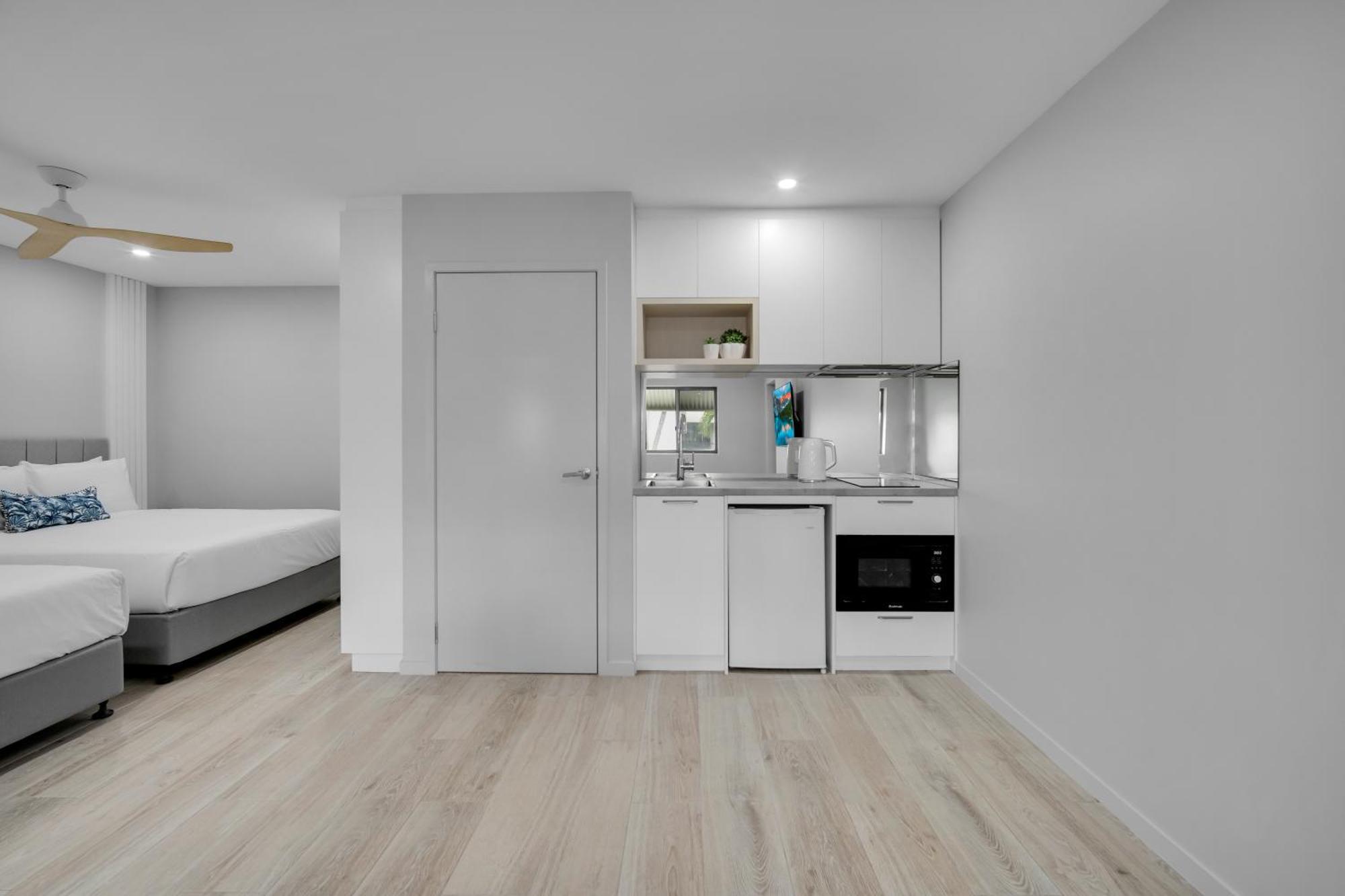 Belmoral Corporate Suites (Adults Only) Townsville Exterior photo